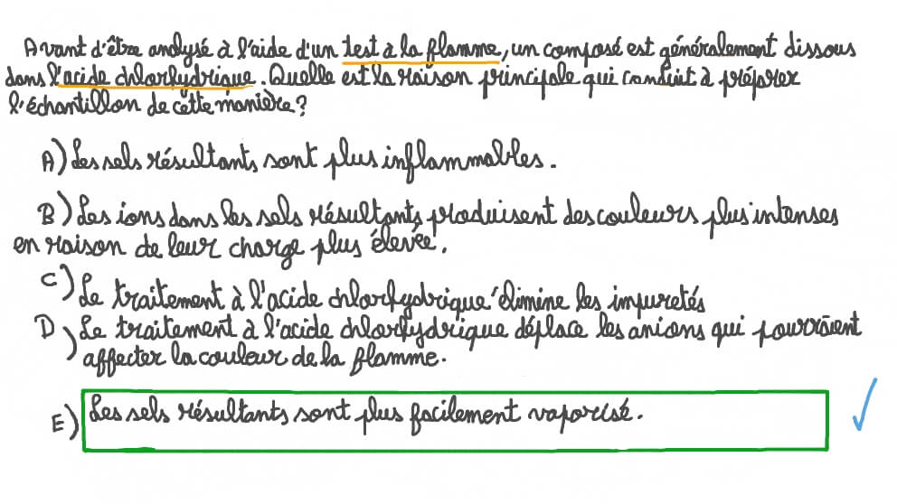 Expliquer pourquoi l’acide chlorhydrique est utilisé dans un test à la flamme